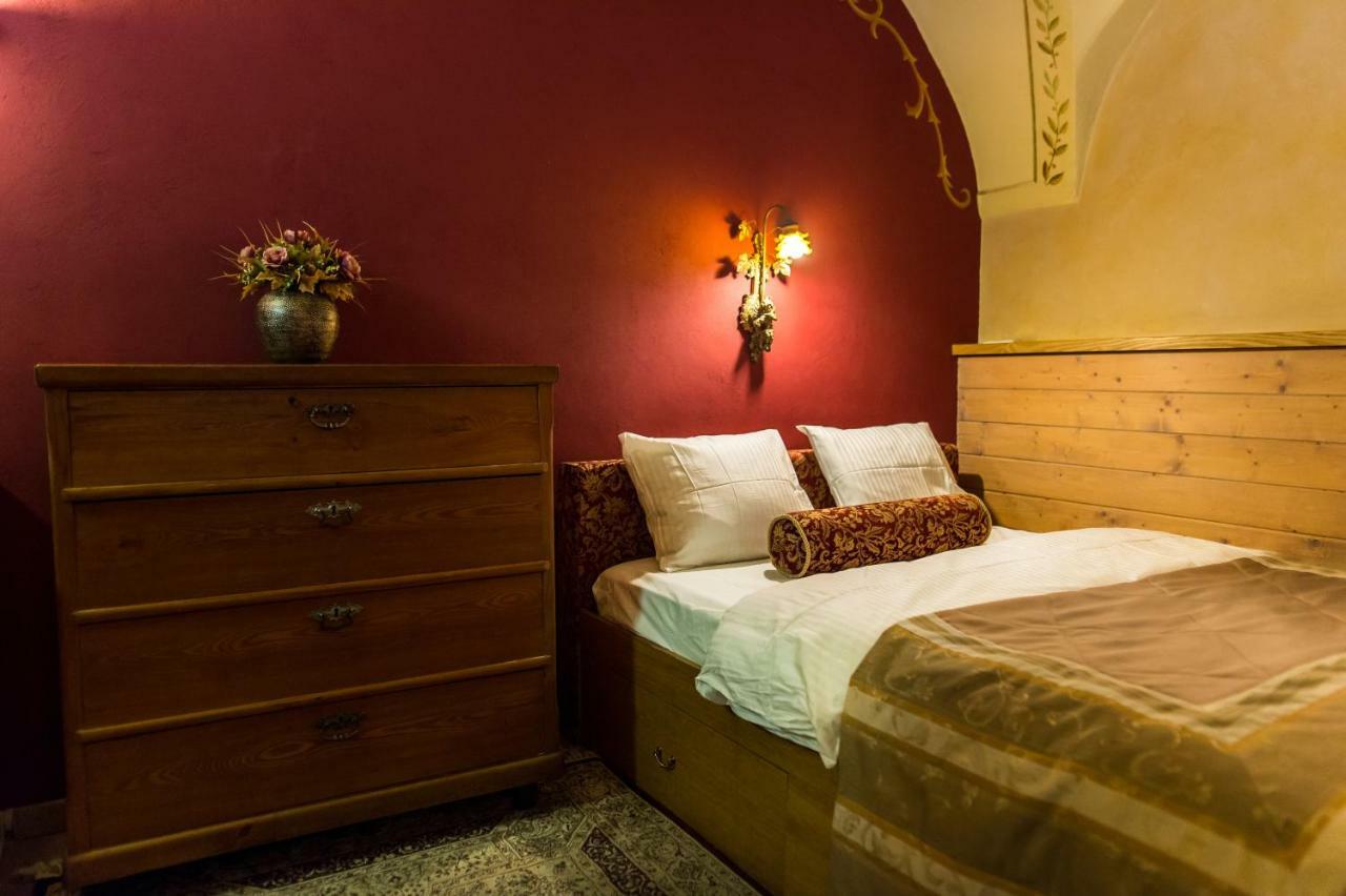 Antique Old Town Studio By Urban Rent Lägenhet Vilnius Exteriör bild