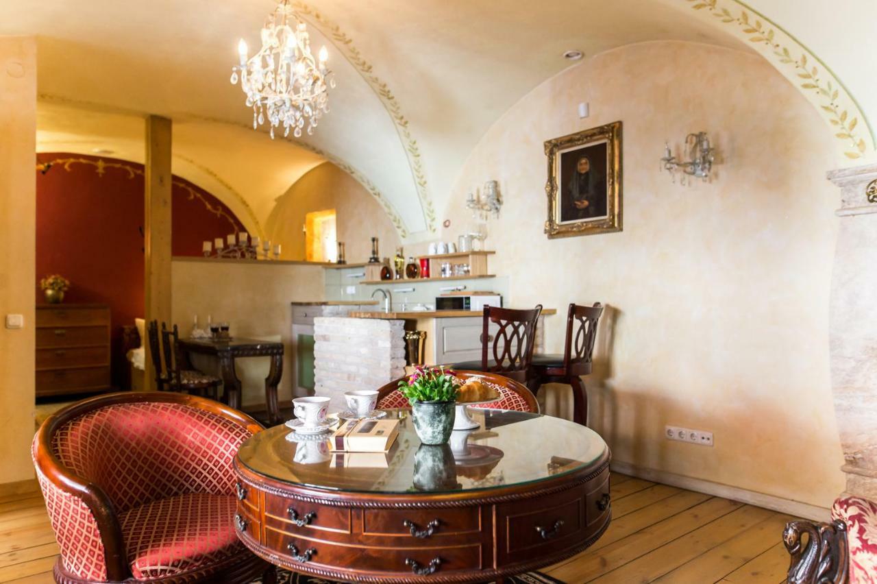 Antique Old Town Studio By Urban Rent Lägenhet Vilnius Exteriör bild