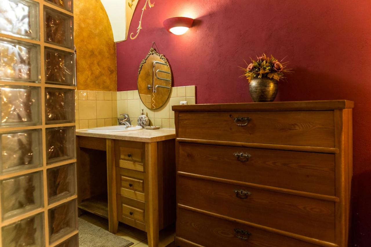 Antique Old Town Studio By Urban Rent Lägenhet Vilnius Exteriör bild