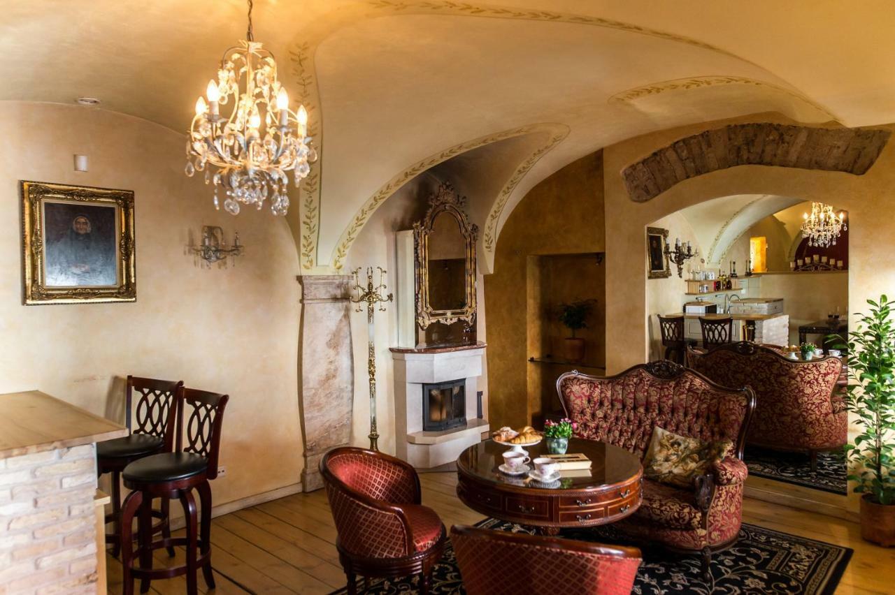 Antique Old Town Studio By Urban Rent Lägenhet Vilnius Exteriör bild