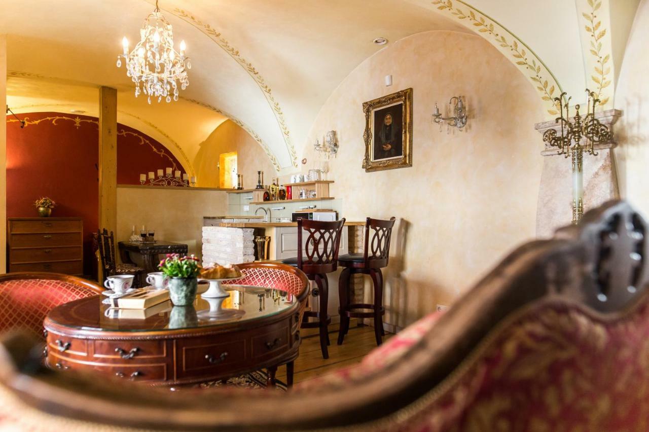 Antique Old Town Studio By Urban Rent Lägenhet Vilnius Exteriör bild